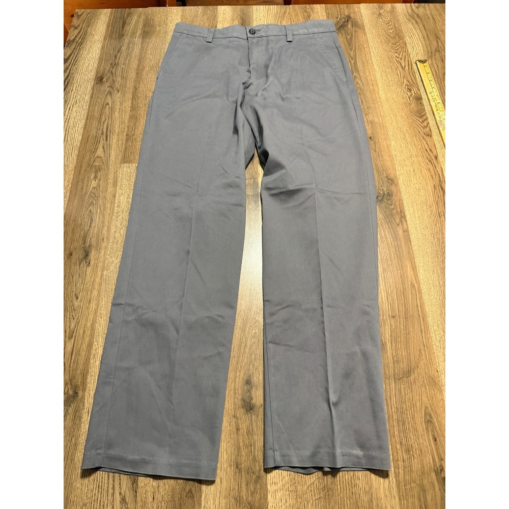 Dockers Pants Mens Size 32x30 Gray Chino Classic Fit Straight Leg Stretch
